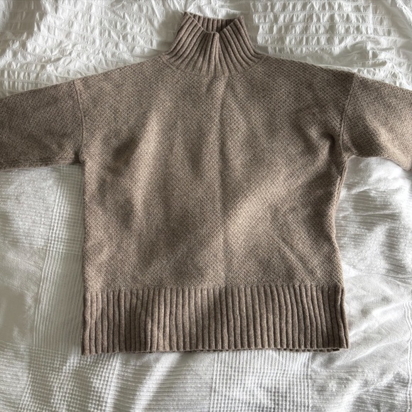 Everlane The Honeycomb Funnel Neck Sweater in Wool Cashmere Oatmeal XS - Picture 2 of 3